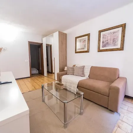 Cozy Home, A Few Minutes' Walk From The Train And Ferry *