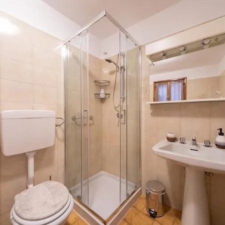 Cozy Home, A Few Minutes' Walk From The Train And Ferry * Bellano